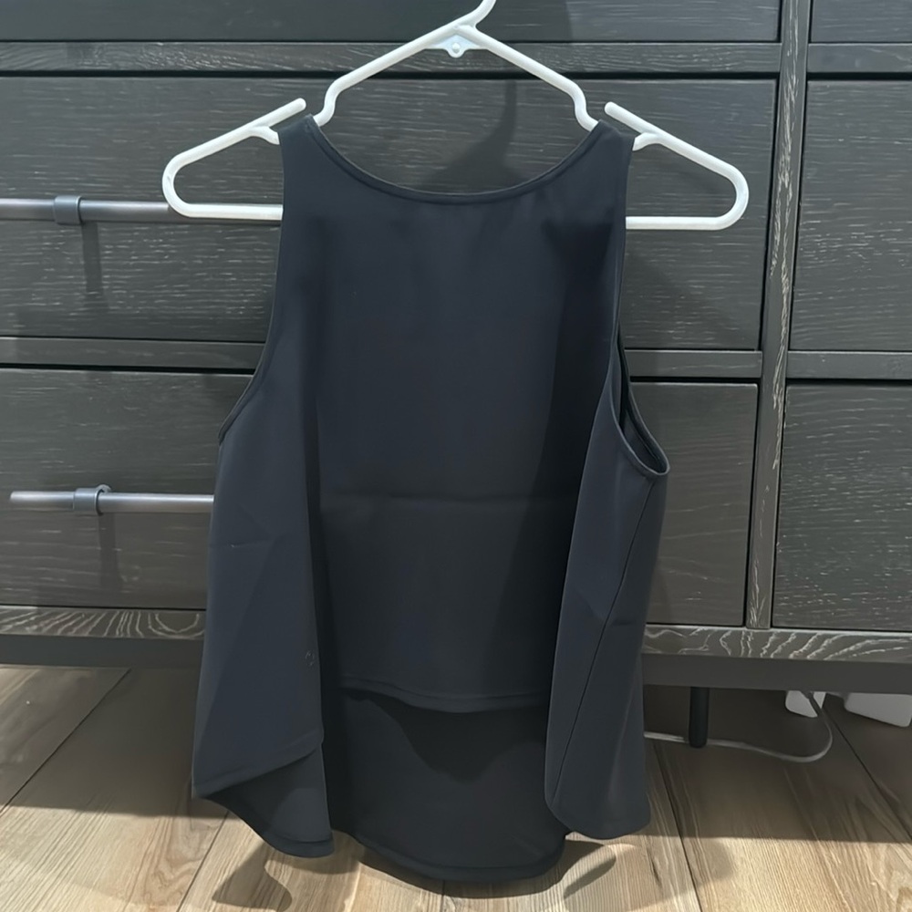 Black Lululemon crop top